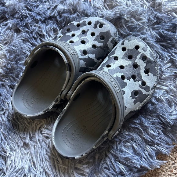 Toddler Camo Crocs - Picture 1 of 8